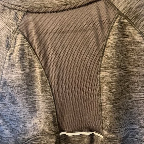 NWT Layer 8 Performance Tee Gray V-neck Size Large - Picture 8 of 9